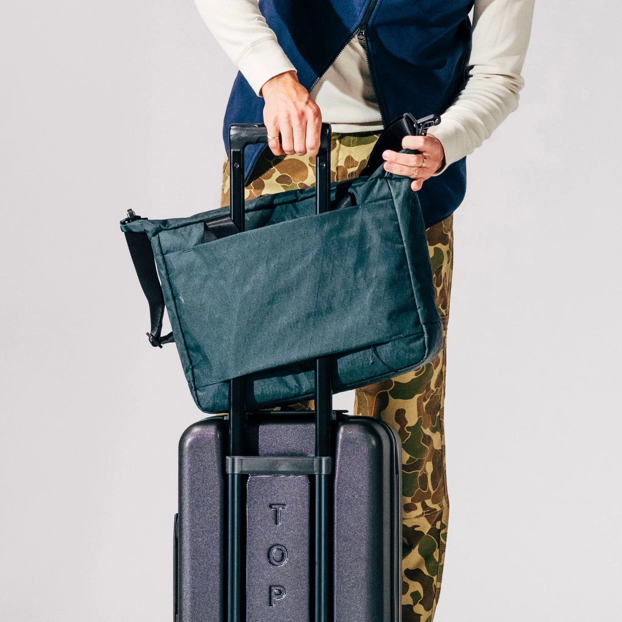 Global Pro Travel Tote 17L - Image 10